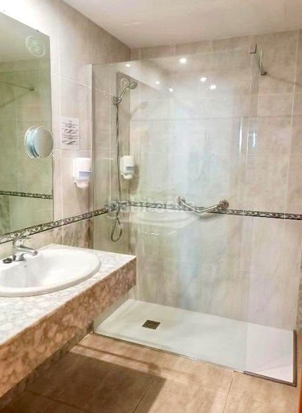 Foto c2891715-6d96-48d3-9f50-46a8dae3bf54. Edifici a Papa Luna - Platja del Gurugú Benicarló