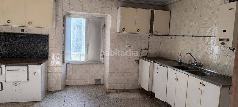 Foto f9380d51-59cc-42ce-914f-ab8a6061fb32. Edificio in San Sadurniño