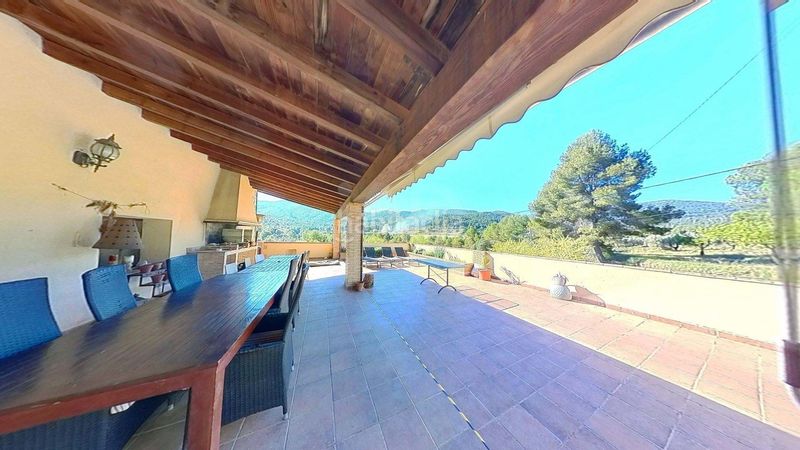 Foto cc5212e1-8f73-445a-a919-cdd274a410b8. Masia amb aparcament piscina a Batoi Alcoi