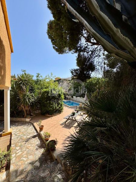 Foto 2ae0a61c-059a-48c7-b568-2e0d7ce57a2d. Casa amb calefacció aparcament piscina a Pueblo Español-Coveta Fumá Campello (el)