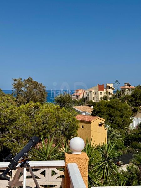 Foto d7bf6f1f-663c-4aaf-86e0-e8f10c668cd1. Casa amb calefacció aparcament piscina a Pueblo Español-Coveta Fumá Campello (el)