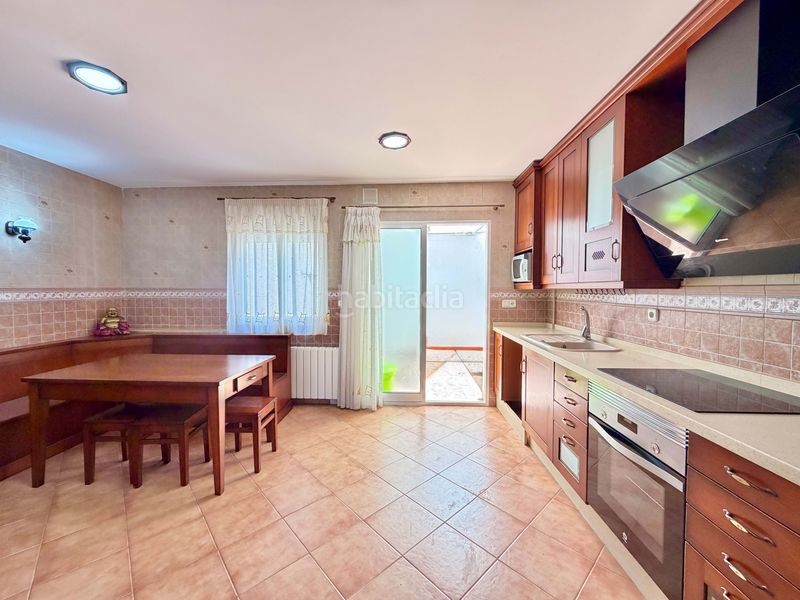 Foto 1312f708-bdea-4673-b45f-b237dd43bddf. Casa amb aparcament a Blanca