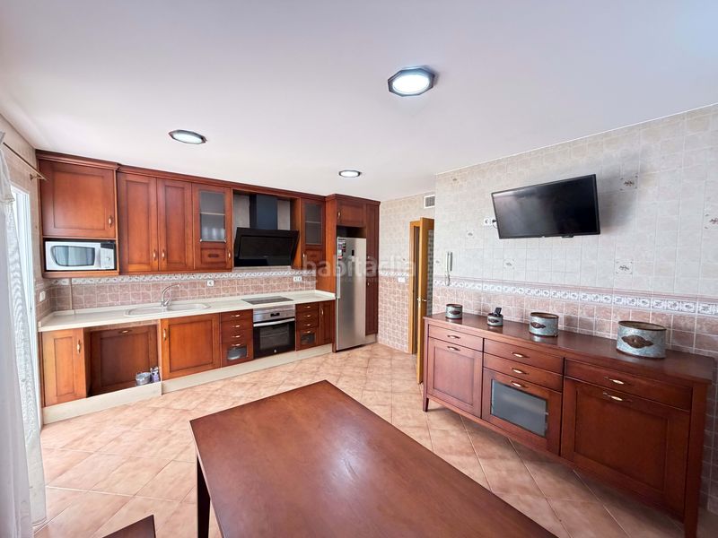 Foto 86bac6e4-eb42-45e5-a753-2b5d57685d05. Casa amb aparcament a Blanca