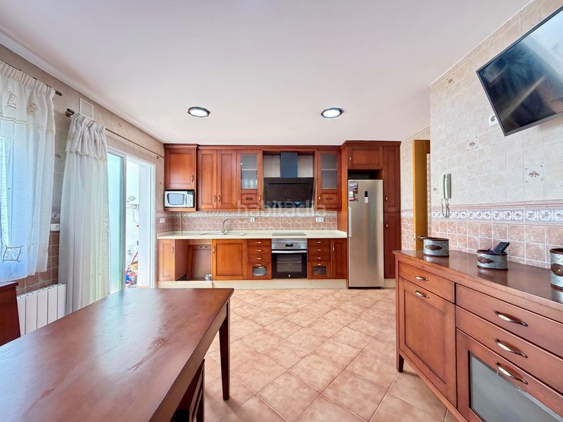 Foto e10abeee-4fc5-4485-a54b-6147053c1032. Casa amb aparcament a Blanca