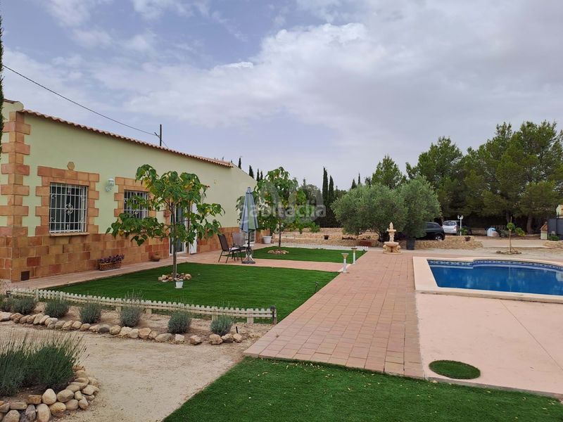 Foto c6bad1f2-da06-41b6-be2b-5285ffaf889c. Casa amb calefacció aparcament piscina a Calasparra