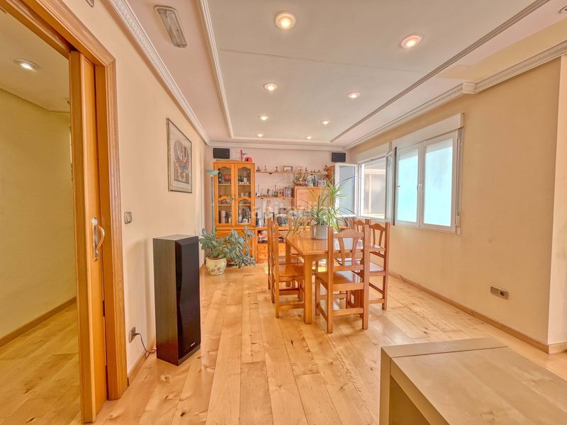 Foto a1e7a254-ac05-46c0-9b27-f2ee84a96166. Piso en Plaza Castelar - Mercado Central Elda