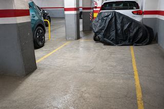 Aparcament cotxe a Carrer de la Marina 95