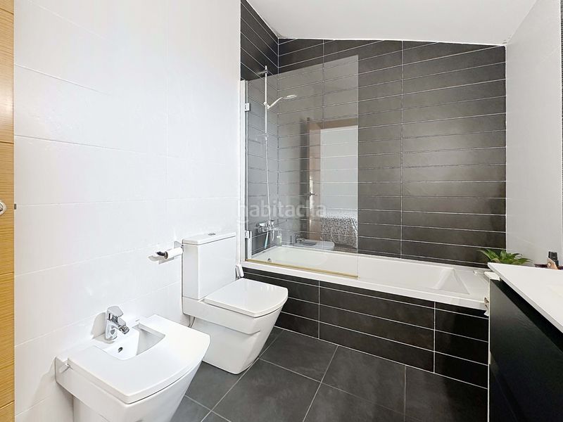 Foto e14b356c-e95a-4c0d-a0fc-de1b893b14cf. Dúplex amb calefacció aparcament a Zona Nord Rubí