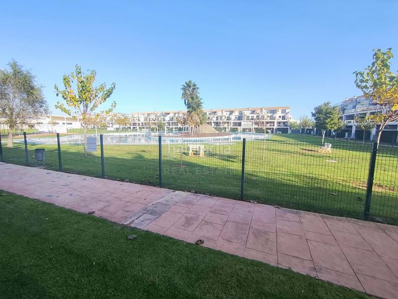 Foto b3d9cbf8-14b6-48b5-b195-a79340a7d422. Pis amb piscina a San Jorge