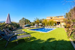 Country house in Bigues i Riells del Fai