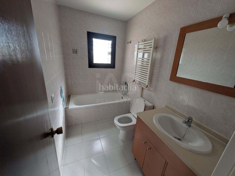 Foto 3de09e81-9bd7-48e0-812d-bb27a567a12a. Casa amb calefacció aparcament a San Jorge