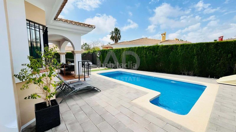 Foto 19cc1a60-71f6-4e50-a0f9-e9fcc63d7f99. Xalet amb calefacció aparcament piscina a Bonalba-Cotoveta Mutxamel