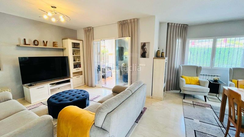 Foto e0c49707-a0c7-4f99-bedb-a74647b52b7b. Xalet amb calefacció aparcament piscina a Bonalba-Cotoveta Mutxamel