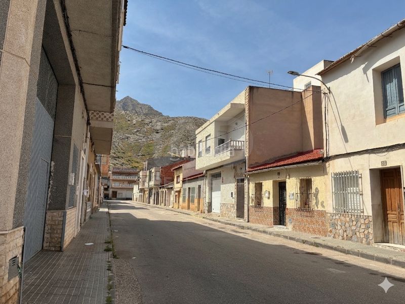 Foto d0c7b489-7ae6-43df-ad45-16947fb59111. Edifici a Cox