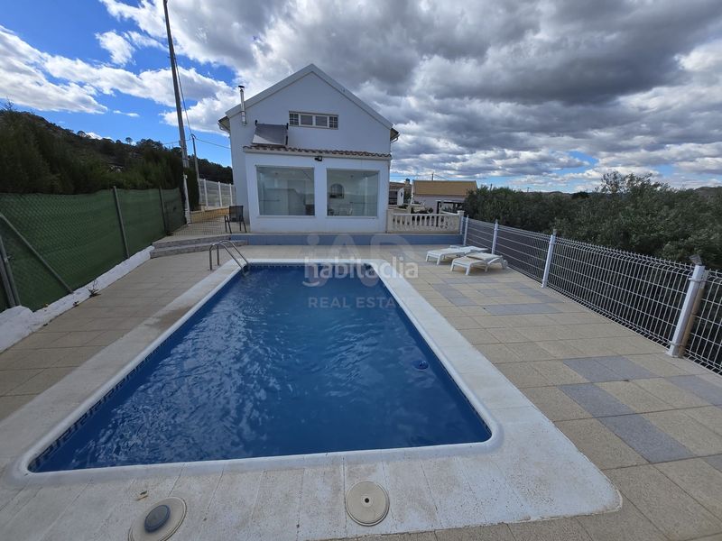 Foto a7d1287f-e45b-4729-80f5-770f4bbaa1e9. Casa amb calefacció aparcament piscina a Calasparra