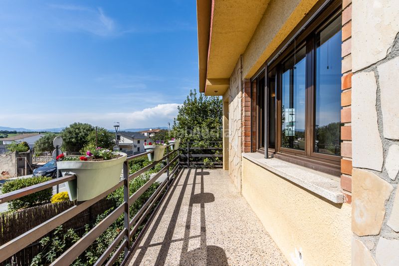 Foto 7da5f8f4-978f-442a-bd3a-54c9b8325b98. Casa amb calefacció aparcament a Roca del Vallès (La)