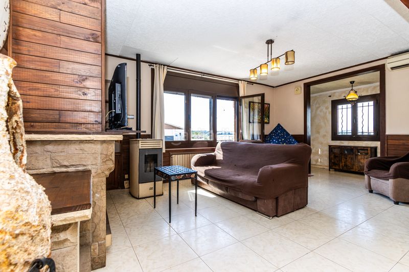 Foto a9ec435f-5959-4dc1-bfa2-aa545a1ca578. Casa amb calefacció aparcament a Roca del Vallès (La)