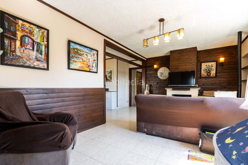 Foto f850cb45-4b6b-4614-9588-f029a180f5dd. Casa amb calefacció aparcament a Roca del Vallès (La)