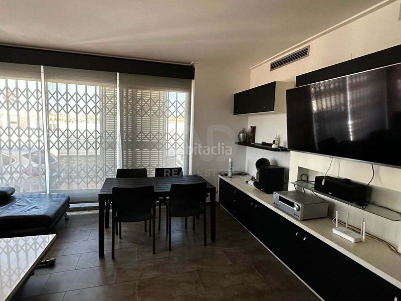 Foto 396a3f3e-a108-4150-a0d7-8420f4cda28a. Casa amb aparcament piscina a Playa Burriana