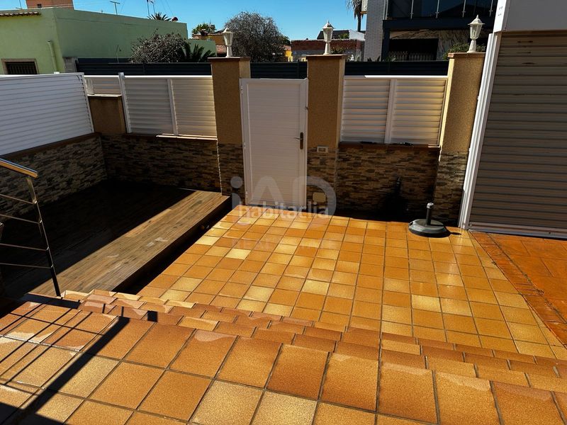 Foto c72ed8ec-36ff-4527-8155-7cb6fe08bb1e. Casa amb aparcament piscina a Playa Burriana