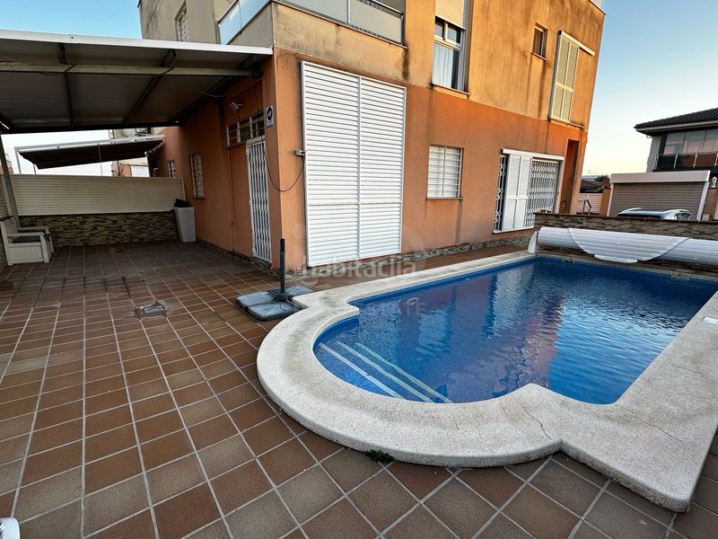 Foto d8b9d38b-7ed1-4ec2-aa2c-0ab26278fb03. Casa amb aparcament piscina a Playa Burriana