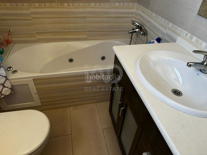 Foto e8b60104-9870-4ac9-a33a-6146e7c5fde6. Casa amb aparcament piscina a Playa Burriana