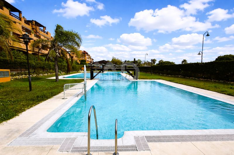 Foto 153e2f43-b538-43bf-aba5-6e7e1abaf3e0. Pis amb aparcament piscina a Zona de Punta Plata Estepona