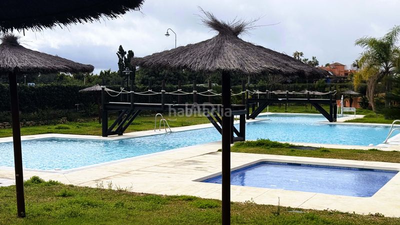 Foto 1cb1e6ca-1fd8-4e7c-973d-4ecc0834b90a. Pis amb aparcament piscina a Zona de Punta Plata Estepona