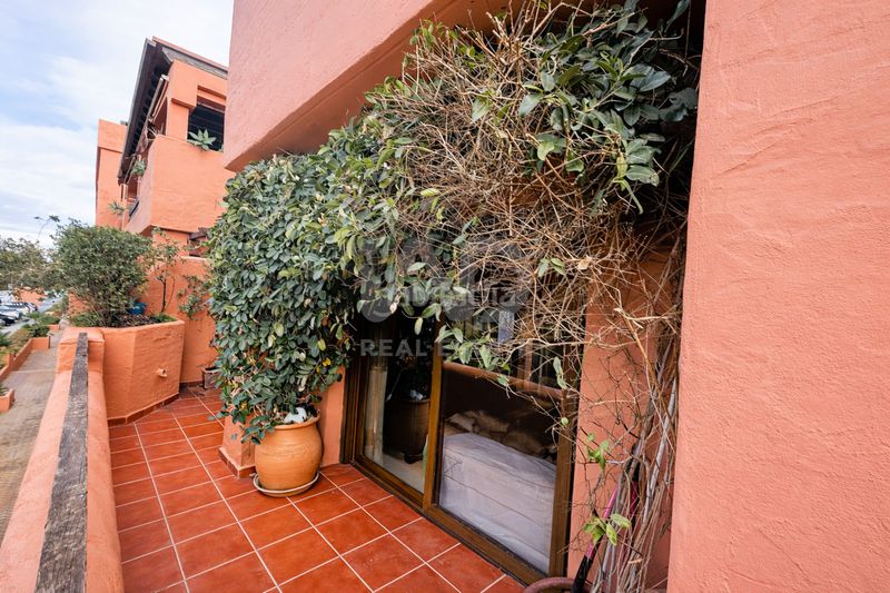 Foto 24f1815b-95af-4931-85f3-2838c3ccec2e. Pis amb aparcament piscina a Zona de Punta Plata Estepona