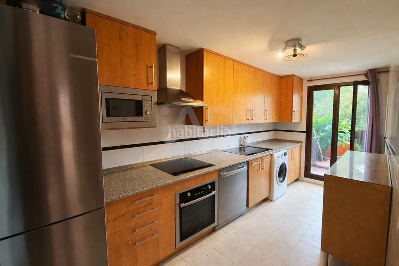 Foto 2adb7d80-9ad0-409b-8efa-43dcdf2943b6. Pis amb aparcament piscina a Zona de Punta Plata Estepona