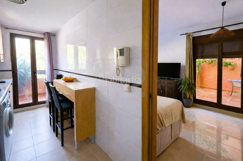 Foto c80ec32b-5646-4fcb-9db8-e3424d256c41. Pis amb aparcament piscina a Zona de Punta Plata Estepona