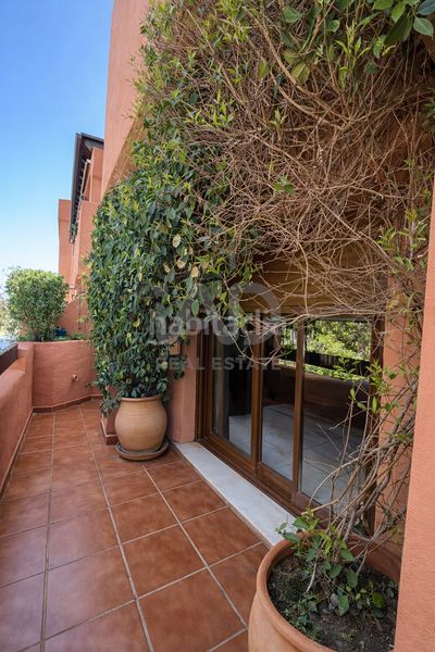 Foto dbf1cff8-5839-4877-96e6-2b8b4a0608a5. Pis amb aparcament piscina a Zona de Punta Plata Estepona