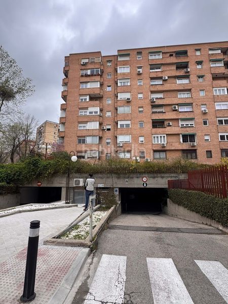 Foto 237c106c-5c57-4b79-877b-752a82888bf2. Aparcament cotxe a Estrella Madrid