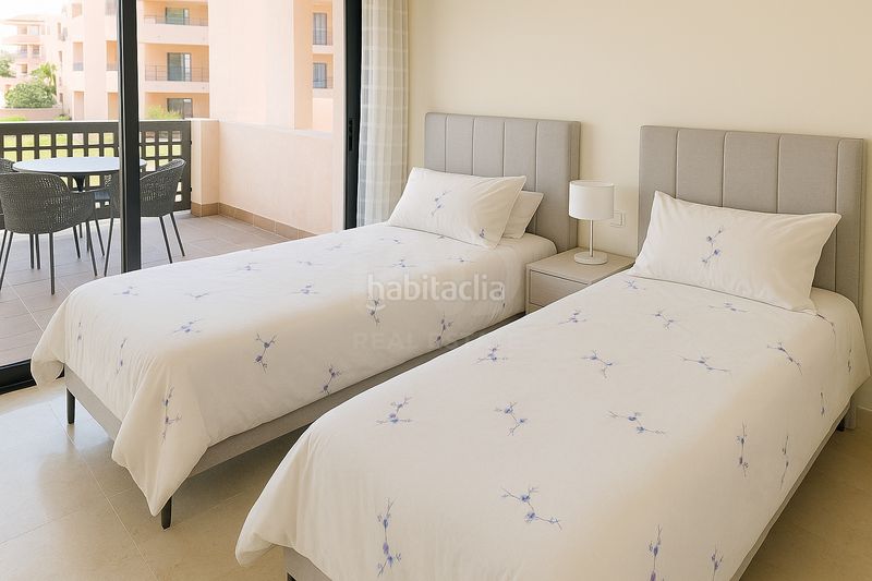 Foto 6f7c671d-9525-4f10-8e32-208b7a3ff79c. Dúplex amb calefacció aparcament piscina a Calahonda Mijas