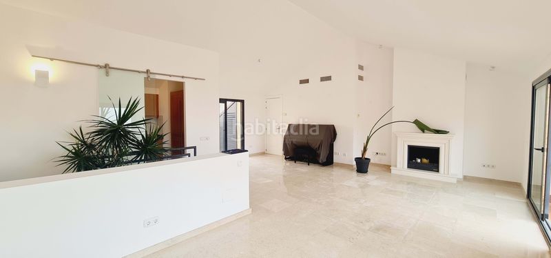 Foto 6fa30f1e-9245-497c-bfae-3fe97e12d9d7. Dúplex amb calefacció aparcament piscina a Calahonda Mijas