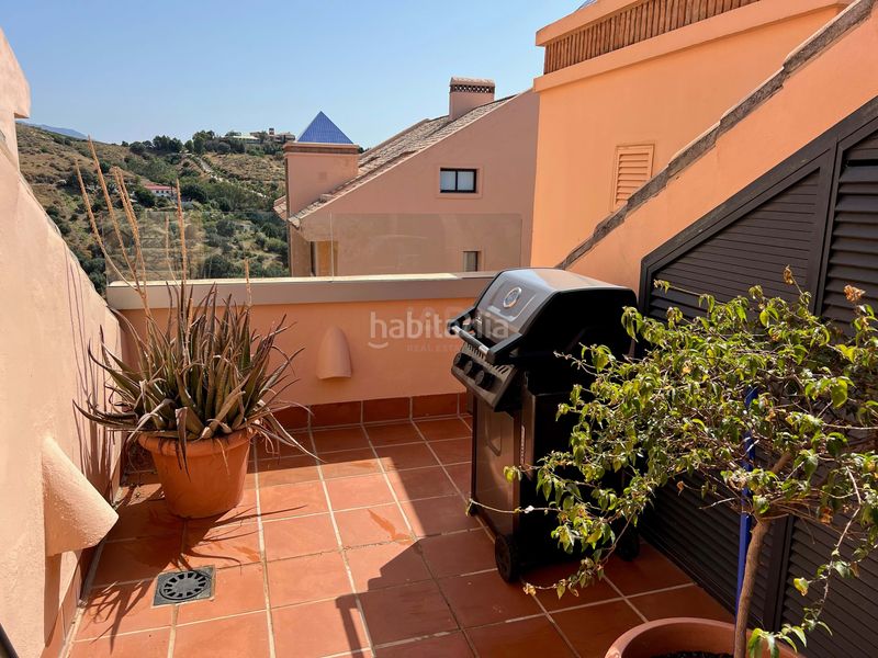 Foto 845d5c1d-01ac-4d77-9a3d-6aecf8c80f8f. Dúplex amb calefacció aparcament piscina a Calahonda Mijas