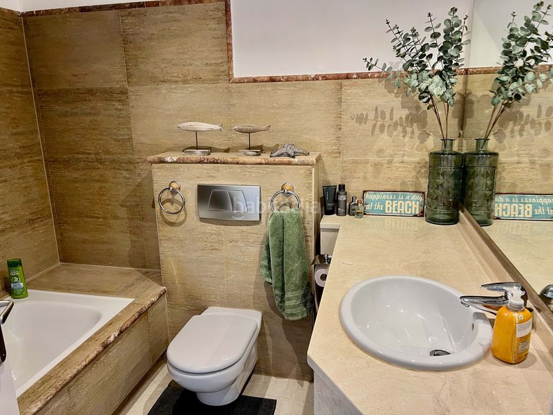 Foto d92d2ad1-5b2f-49c0-820e-e2128fa1198e. Dúplex amb calefacció aparcament piscina a Calahonda Mijas