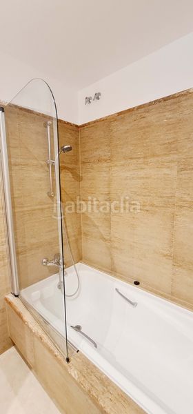 Foto e32a2f48-75de-4e38-afcd-549e1d5c2fdf. Dúplex amb calefacció aparcament piscina a Calahonda Mijas