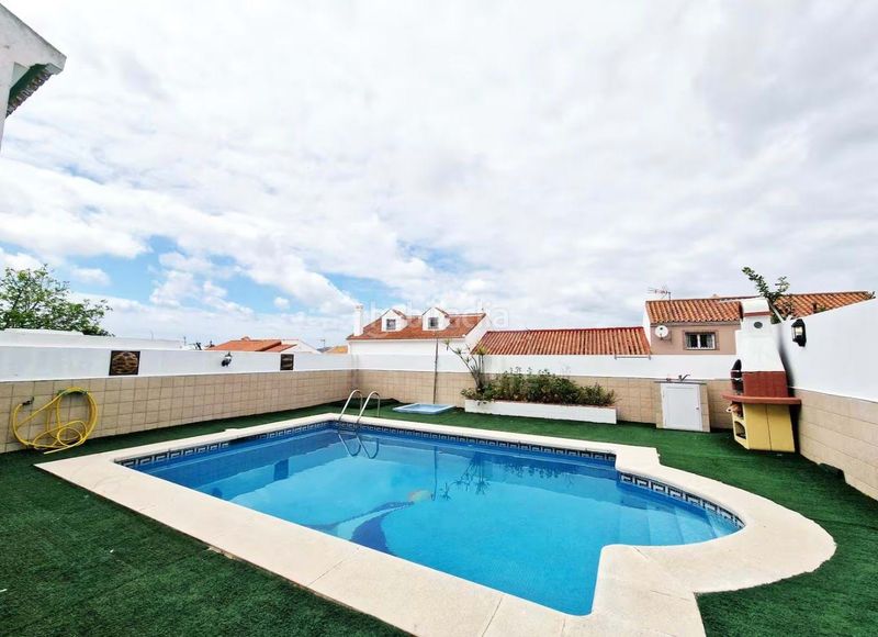 Foto ace8b7ba-8695-4a9b-9598-0a3a64541342. Casa amb calefacció a Los Almendros - El Limonero - El Tomillar Málaga