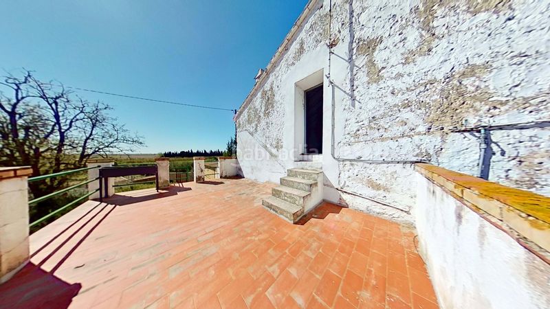 Foto a164de32-9cf2-4e6c-9c94-69411de37616. Casa amb aparcament a Camarles
