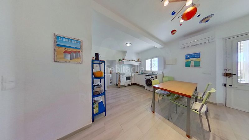 Foto ce083624-0052-4ea9-bf64-45a84cce6a27. Casa amb aparcament a Camarles