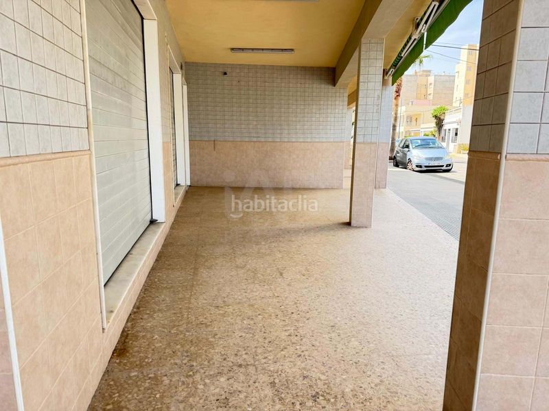 Foto b3618eb3-05a5-4ae8-a4be-4f7c46c4f643. Local comercial a Miramar