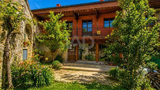 Casa aparellada a Corvera de Toranzo