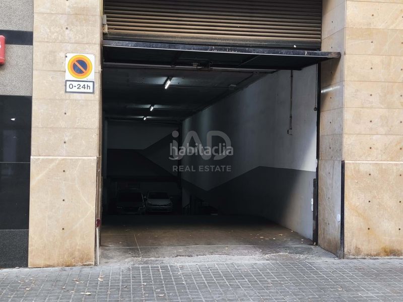 Foto f8d7a7b2-bfad-4627-905b-9b8106bf8e1c. Aparcament cotxe a Dreta de l´Eixample Barcelona