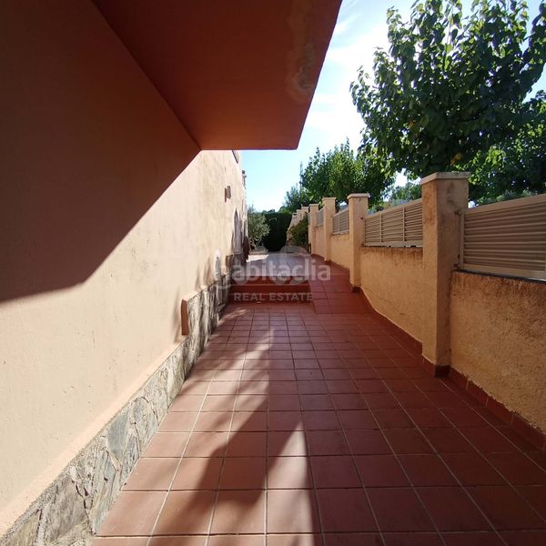 Foto 4d4a3dc4-1d2a-4f09-b73c-44346edf16a3. Casa amb calefacció aparcament piscina a Flix