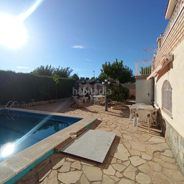 Foto 89cf7167-fcbf-4490-b2bb-e8ca4f29ad0d. Casa amb calefacció aparcament piscina a Flix