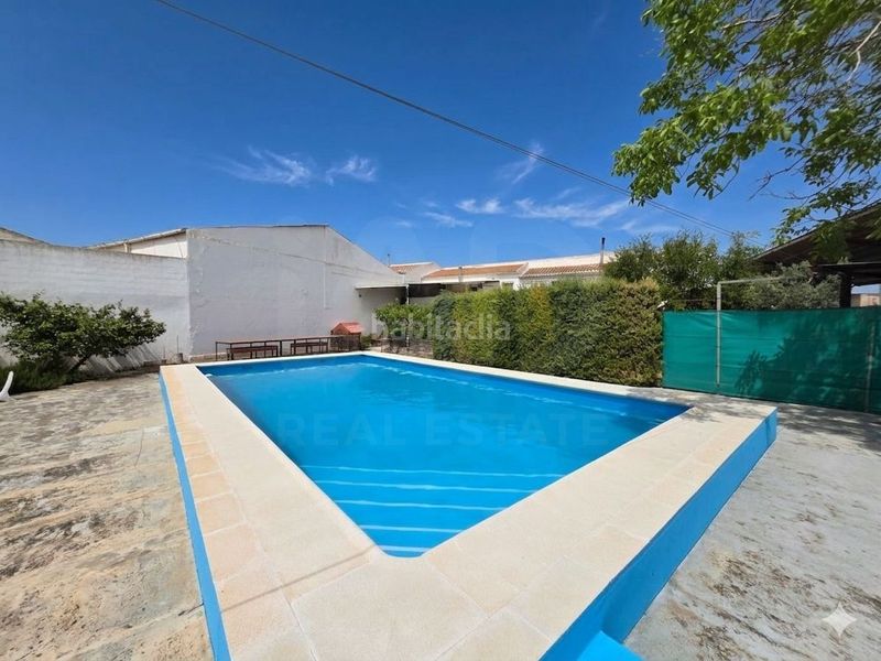 Foto 1ec31696-e19a-48a9-8518-f13a8a6ae196. Casa amb calefacció aparcament piscina a Zona de la Vega Antequera
