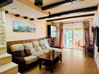 Casa aparellada a Pueblo Español-Coveta Fumá