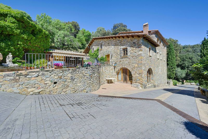 Foto d8b6c811-8be6-4c92-9aba-9fb5389db6b7. Masia amb calefacció piscina a Amer