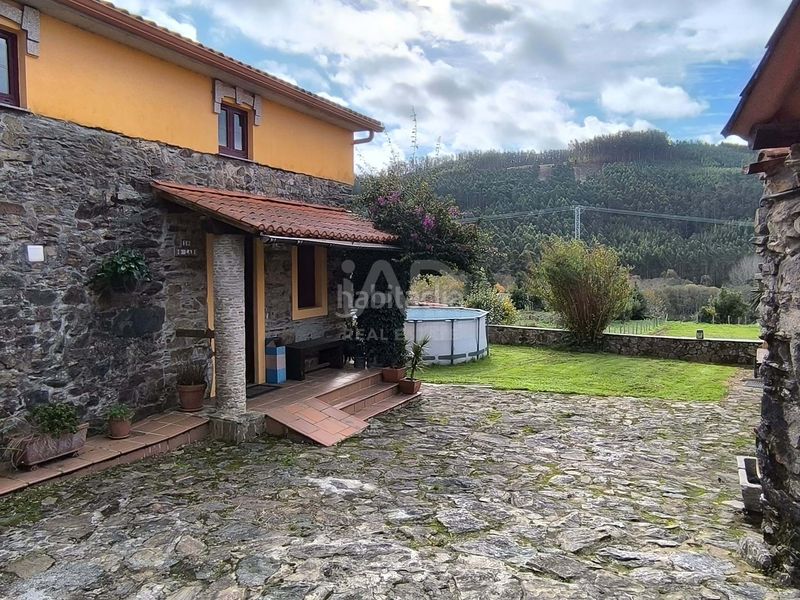 Foto 31bd8669-117b-4101-8de7-3e492ce4fa7a. Casa amb calefacció aparcament piscina a Cerdido